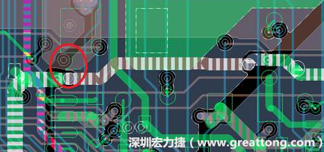 慢慢確認CAF發生的位置后，可以配合Gerber查看PCB的結構是否有通孔太近或是線路太近的問題。