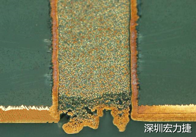 PCB設計之導電孔塞孔工藝 導電孔Via hole又名導通孔，為了達到客戶要求，導通孔必須塞孔，經(jīng)過大量的實踐，改變傳統(tǒng)的鋁片塞孔工藝，用白網(wǎng)完成板面阻焊與塞孔。生產(chǎn)穩(wěn)定，質量可靠。